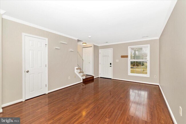 Building Photo - 584 Cotswold Ct