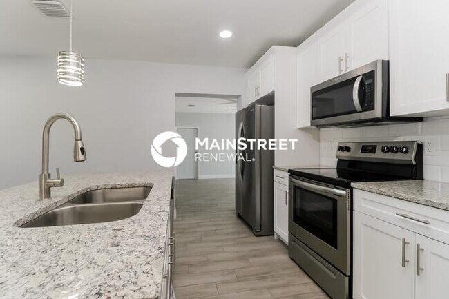 Building Photo - 4 Bedroom Pet-Friendly Home in TAMPA, FL w...