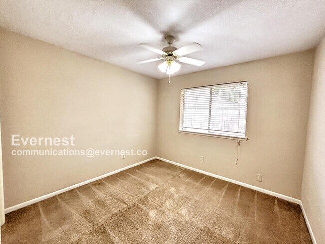 Building Photo - 15231 Cabots Landing Dr