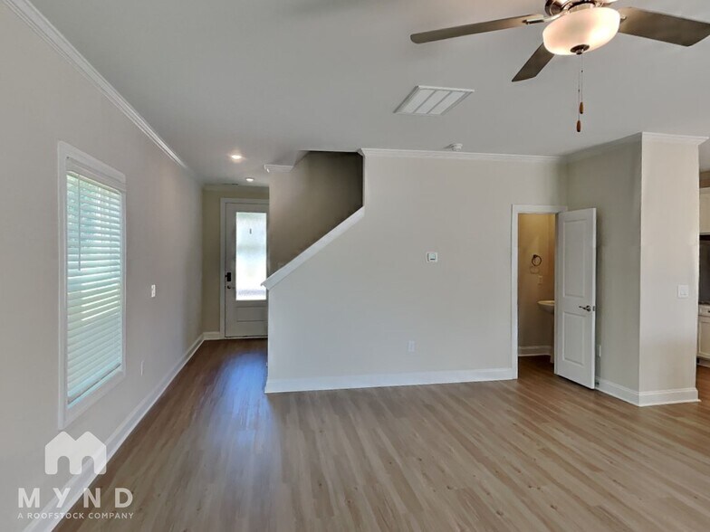 Building Photo - 158 Brixham Lp