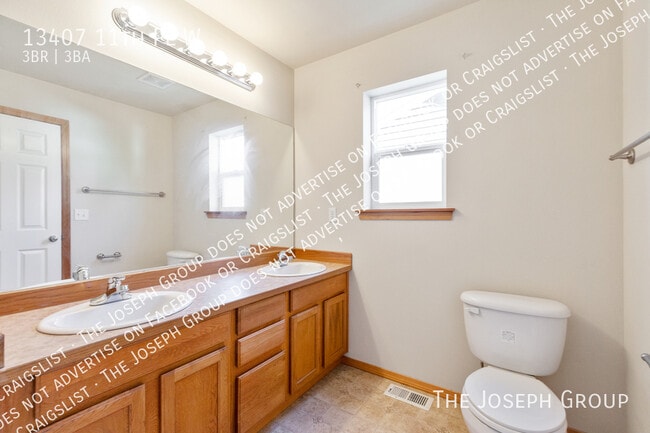 Building Photo - 13407 11th Pl W