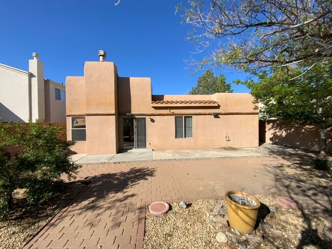 Building Photo - 3 Bedroom Single Story Home Available Near...