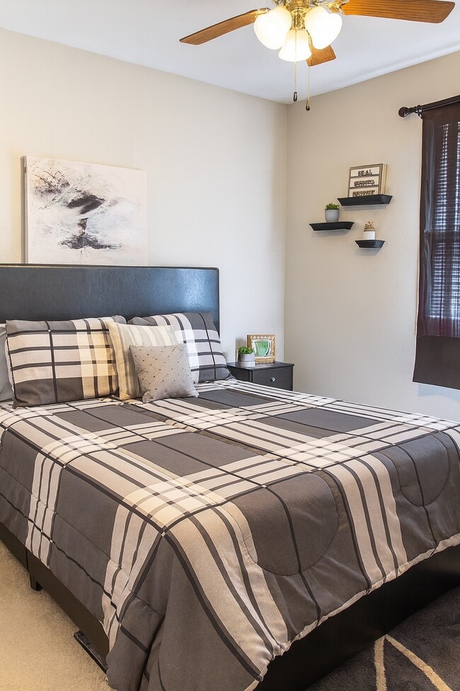 Building Photo - 114 E Liberty St