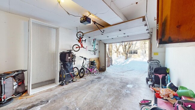 Building Photo - 542 Meadow Ct