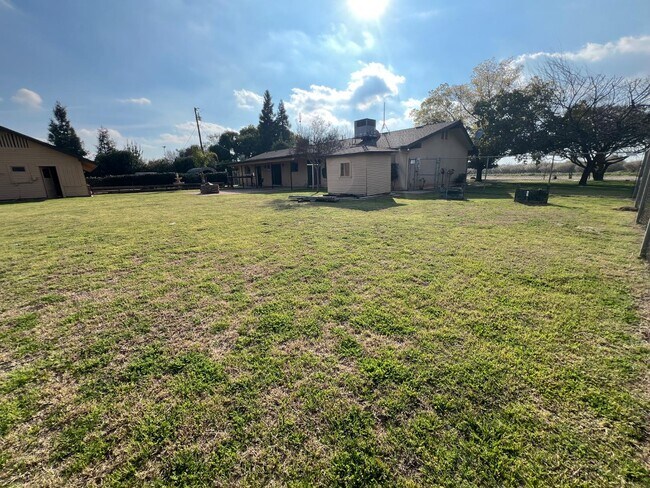 Building Photo - 7828 S Del Rey Ave