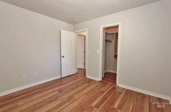 Building Photo - Beautiful Open Floor Plan Home in Boise!