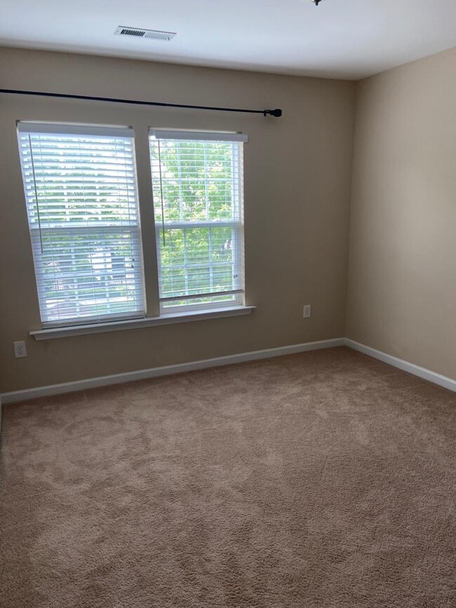 2nd bedroom - 1035 Ileagnes Rd