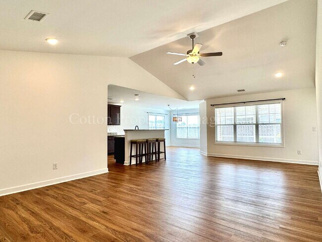 Building Photo - 5283 Vespar Ct