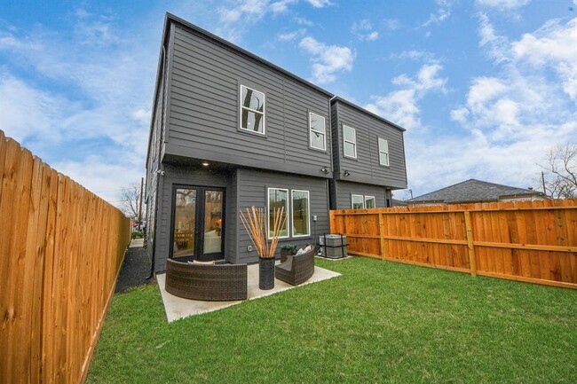 Building Photo - 4415 Coke St