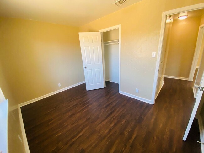 Building Photo - 8893 Kelsey Dr
