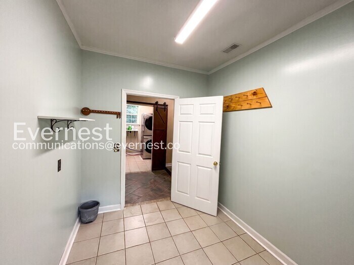 Building Photo - 466 Hays Hollow Rd