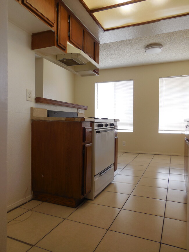 Building Photo - 839 Gaviota Ave