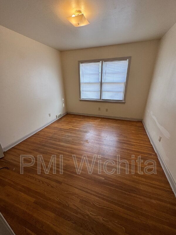 Building Photo - 6149 E Boston St