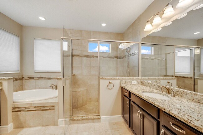 Building Photo - 4 bedroom, 3.5 bathroom in desirable Trasona!