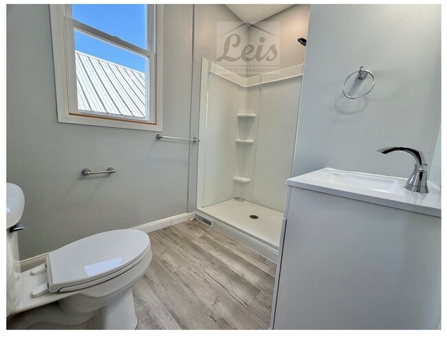 Building Photo - 502 E 5th St