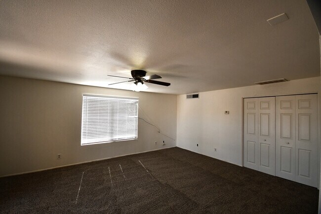 Building Photo - 3 bed 2 bath home in Mesa $1850 per mo plus fees Large Lot