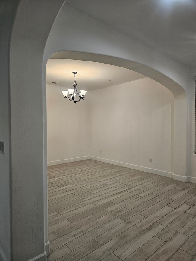 Building Photo - Beautiful Home in Gated Community