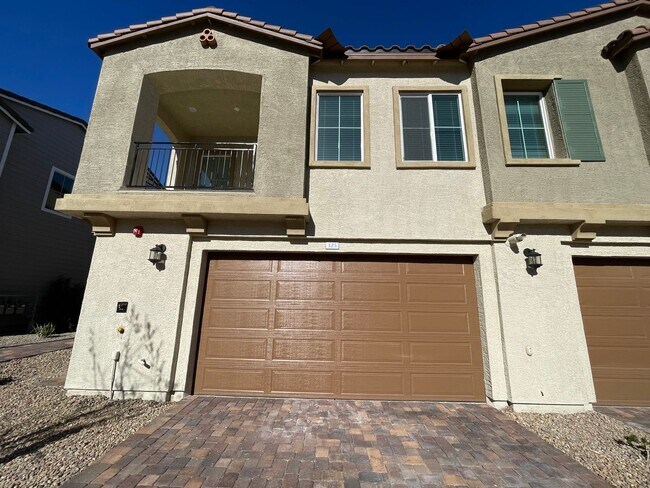 Building Photo - GATED 2 BED 2.5 BATH 2 CAR GARAGE 2 FLOOR TOWNHOUSE IN HENDERSON