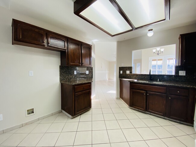 Building Photo - 2095 W Merritt Ave