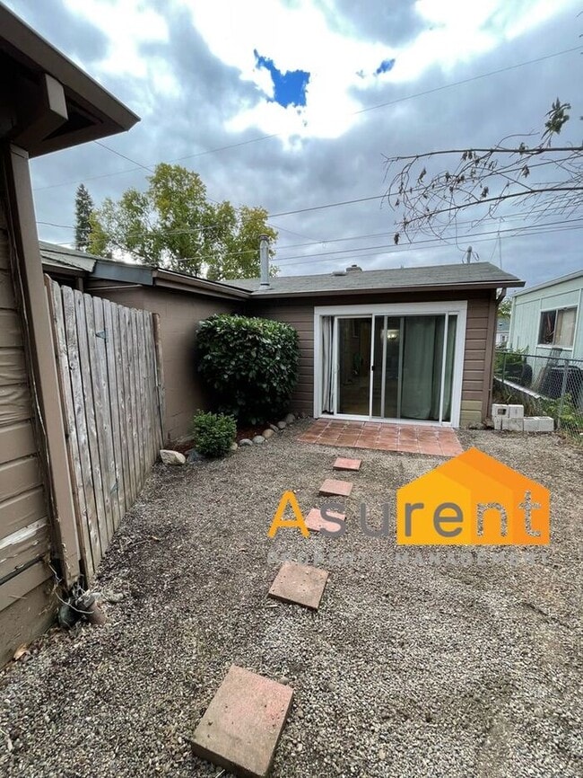 Building Photo - Great 1 Bed 1 Bath Available Soon!