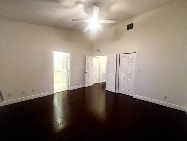 Building Photo - 3240 Fairway Cir