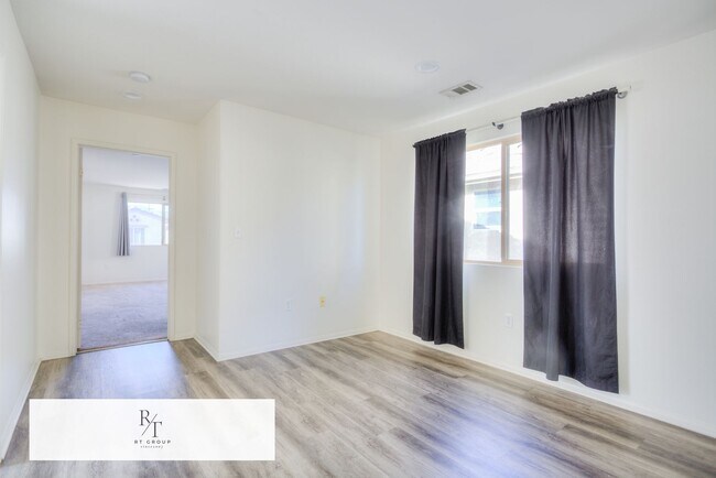 Building Photo - Beautiful 2-story home located in a gated community