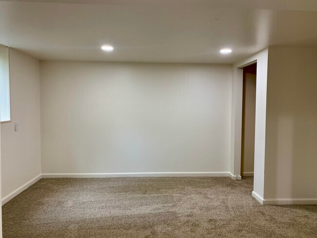Building Photo - 14865 Pershing Dr