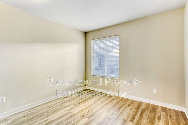 Building Photo - 570 SW 201st Ave