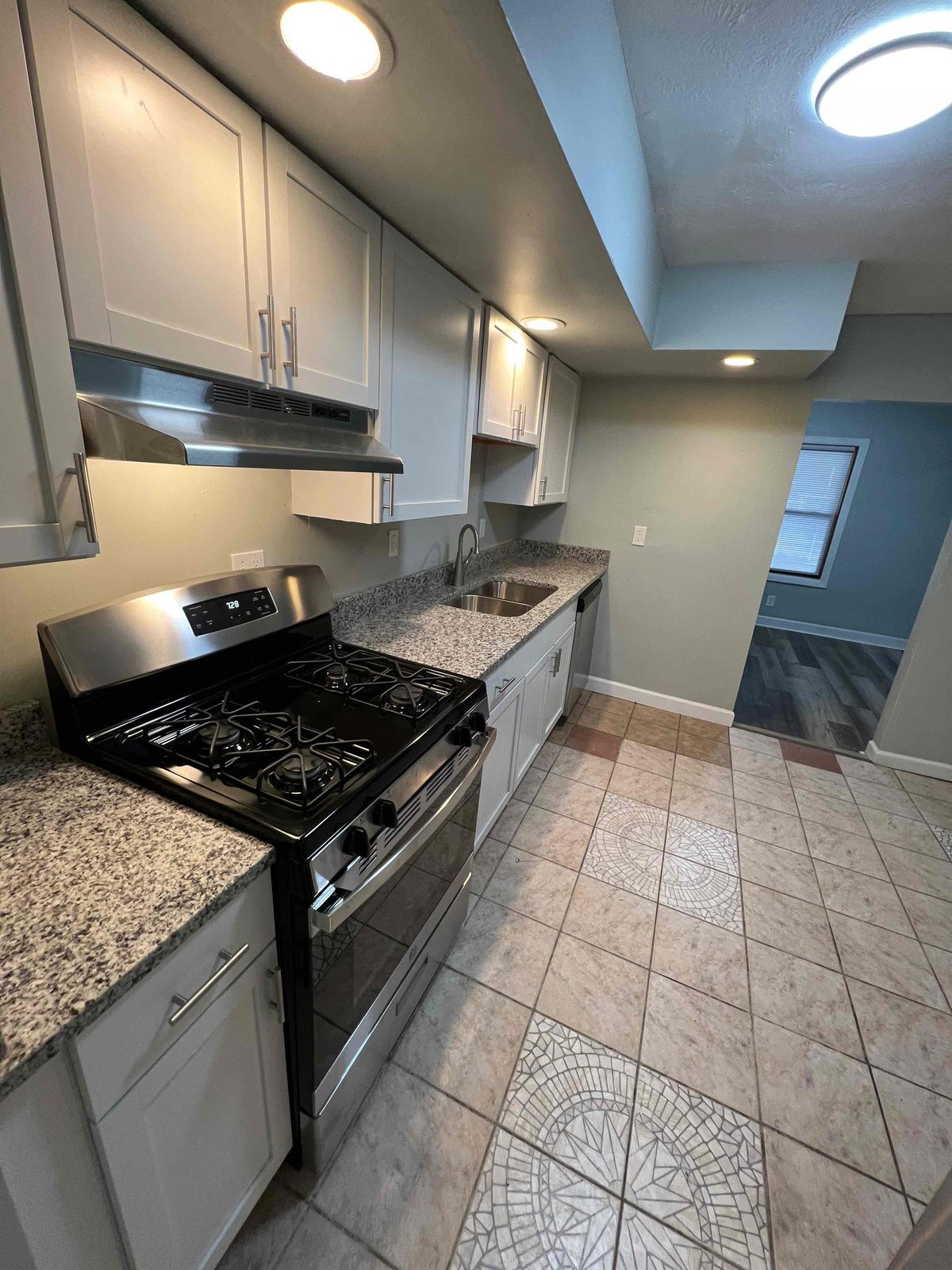 Building Photo - 960 Lawton St