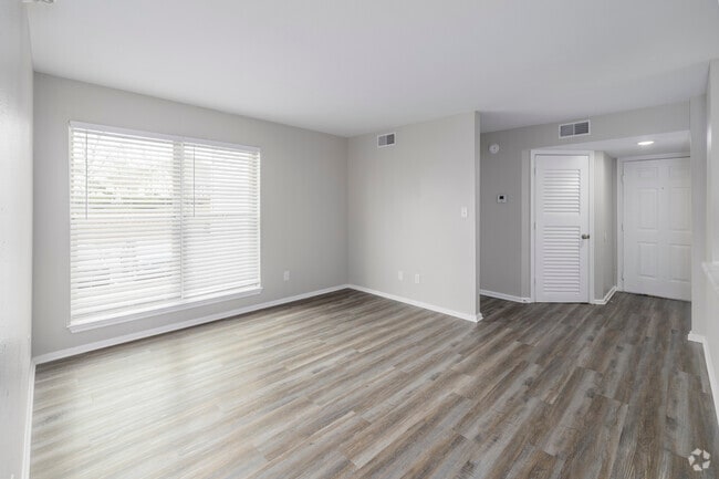 3BR, 2BA - 1150SF - Living Room - Highline