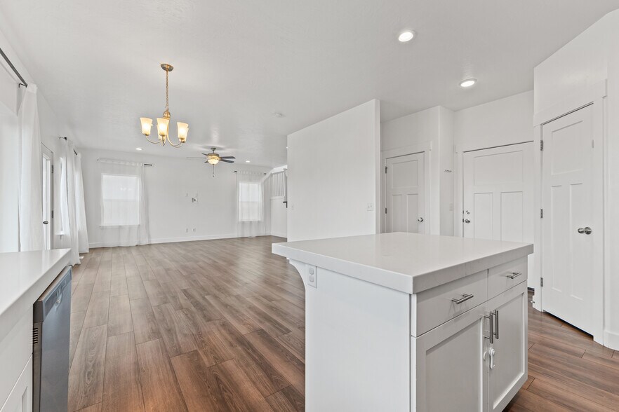 Kitchen - 4877 E Silver Ridge Rd