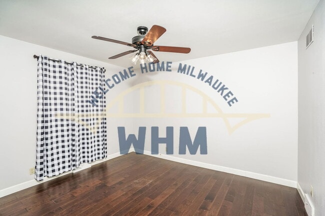 Building Photo - 17505 Royalcrest Dr