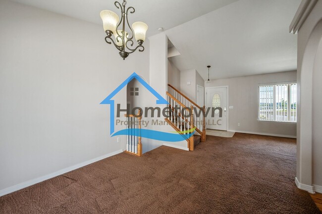 Building Photo - 3 Bedroom, 2 Bathroom Home, with Attached ...