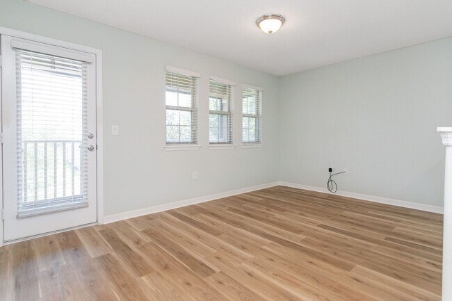Building Photo - Stunning 4bed /3.5 bath Home For Rent at W...