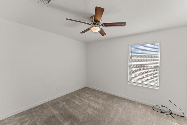 Building Photo - 4 Bedroom 2.5 Bathroom