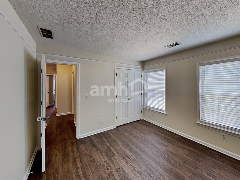 Building Photo - 4180 Glenaire Way NW