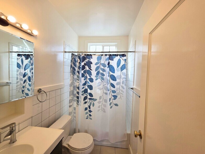 Building Photo - 1621 E 38th St