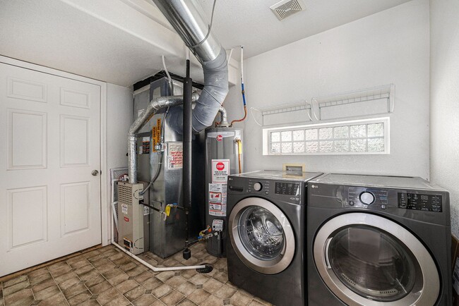 Building Photo - Exceptionally Maintained 2-Story Home in G...