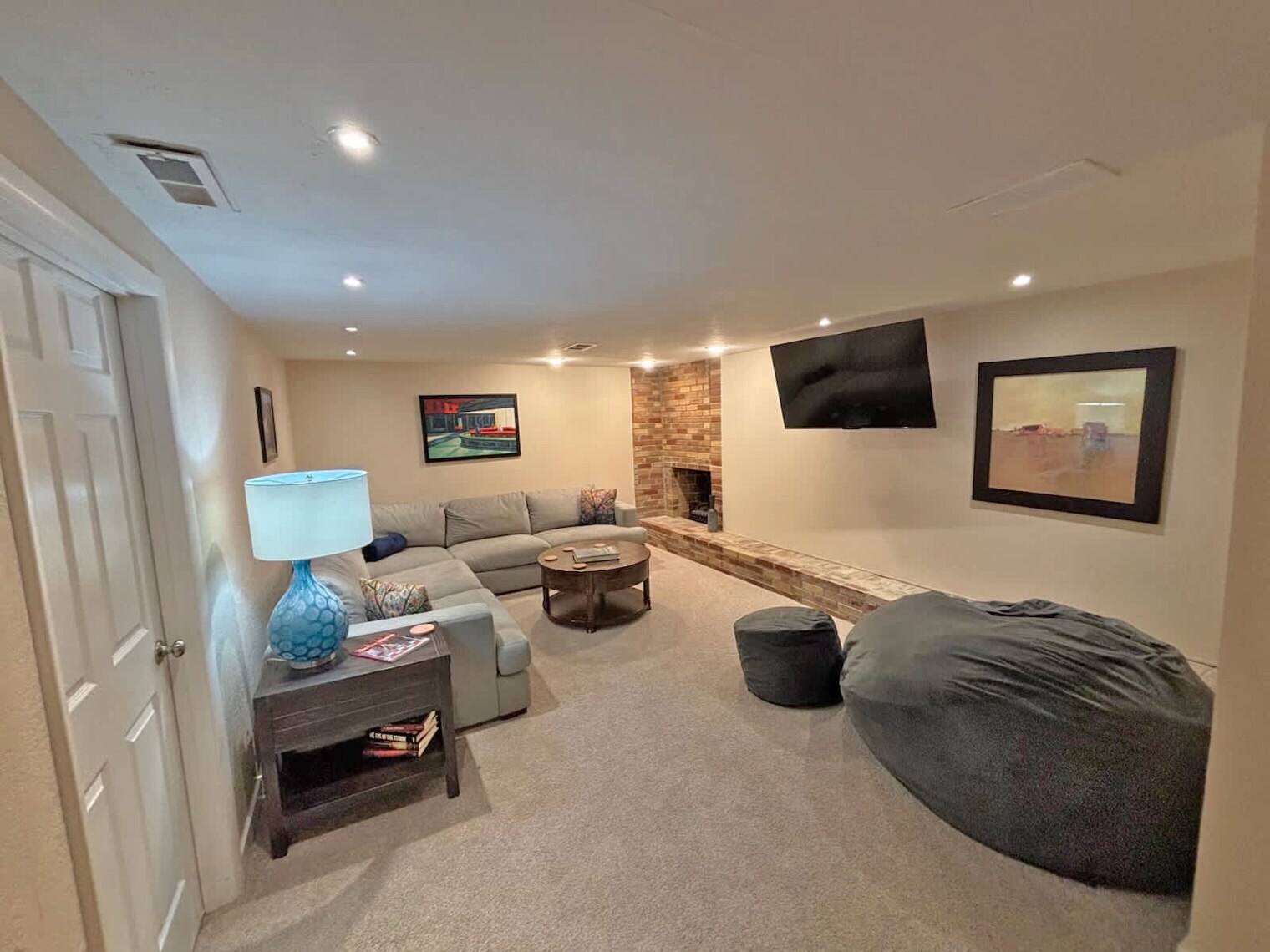 Building Photo - 10499 S Carnation Dr