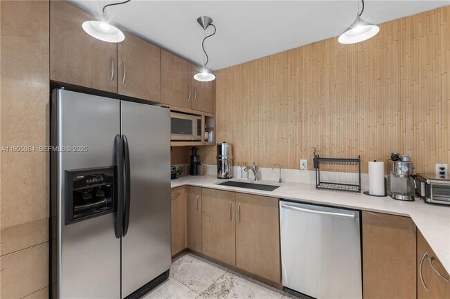 Building Photo - 9 Island Ave