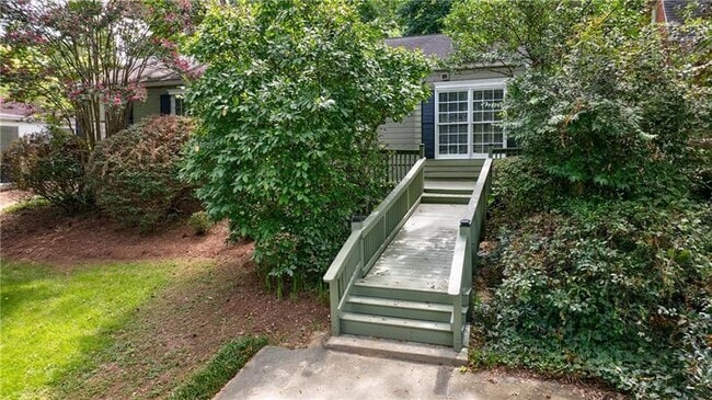 Building Photo - 2311 Pembrook Pl NE