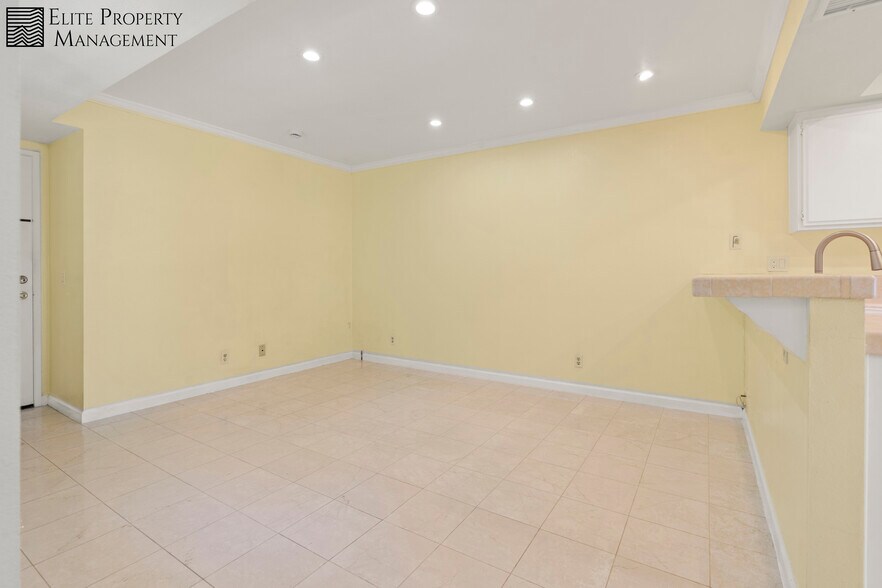 Building Photo - 1409 Athena