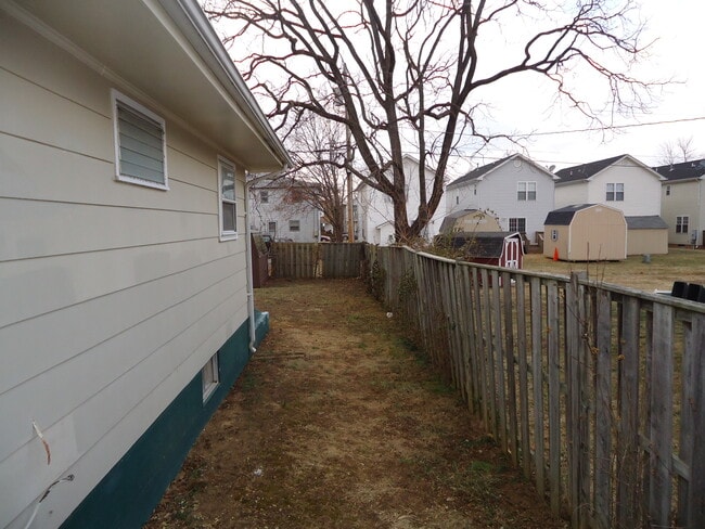 Building Photo - 15 N Purcell Ave
