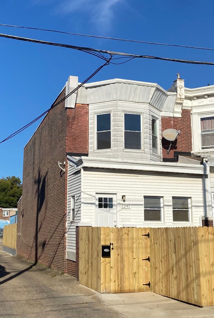 Building Photo - 1241 Orthodox St