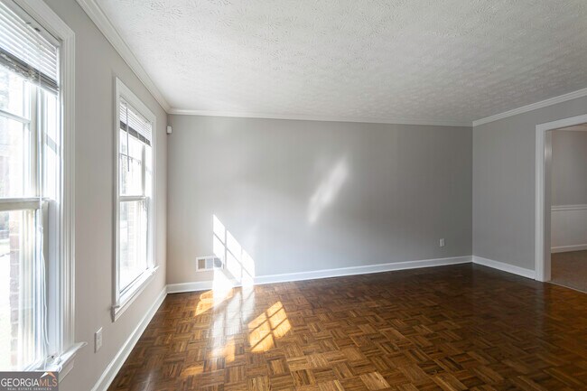 Building Photo - 3165 Henderson Walk