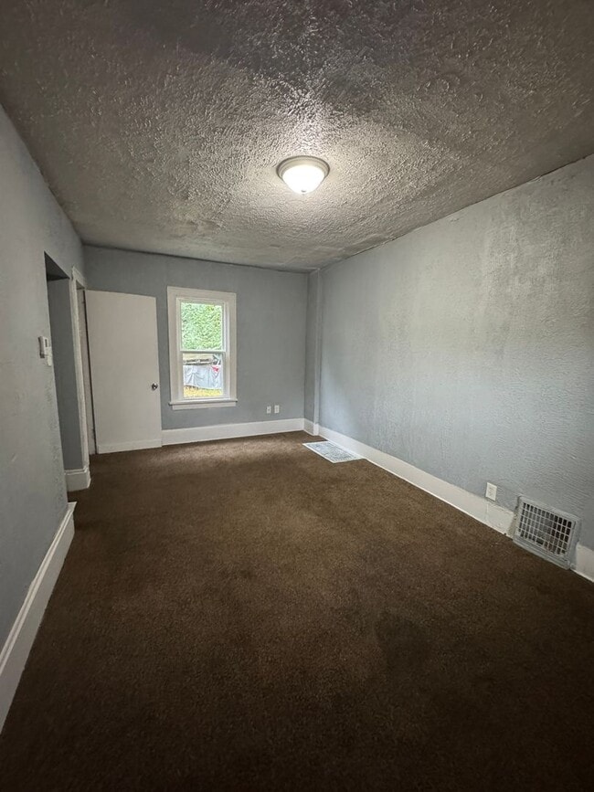 Building Photo - Updated 3-Bedroom Home with Modern Grey Finishes – Open House Feb 7