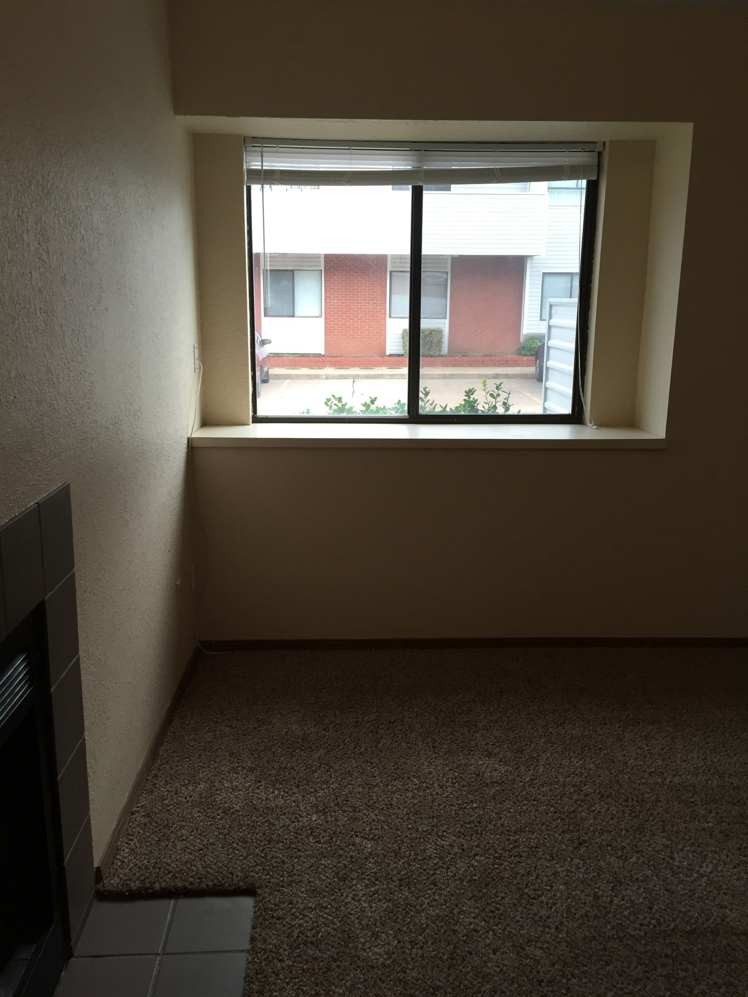 Living Room - 1932 E Lindsey St