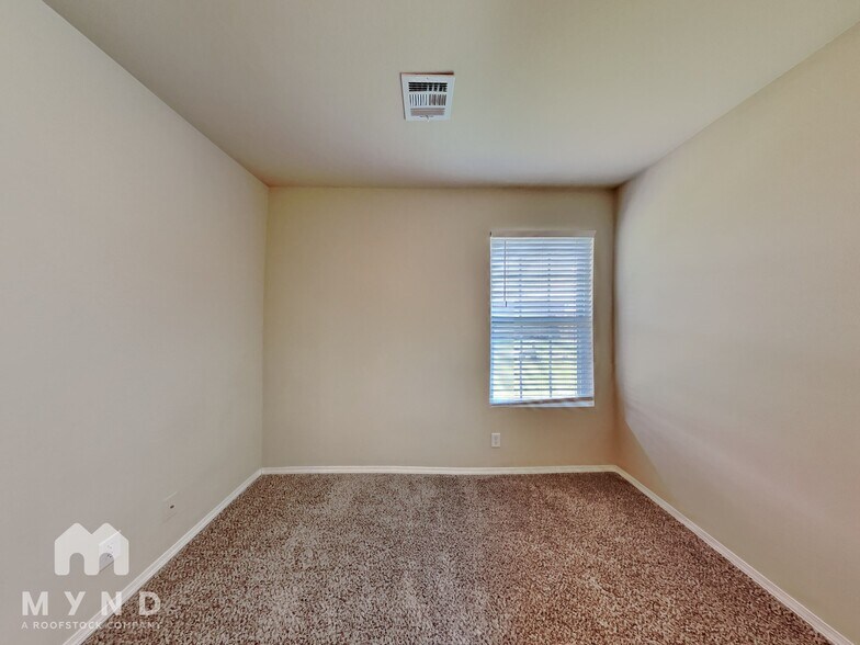Building Photo - 5608 N 35th St