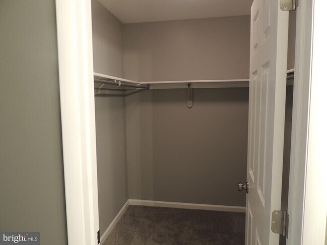 Building Photo - 404 Pinebrooke Cir