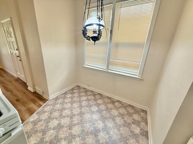 Building Photo - 913 F St